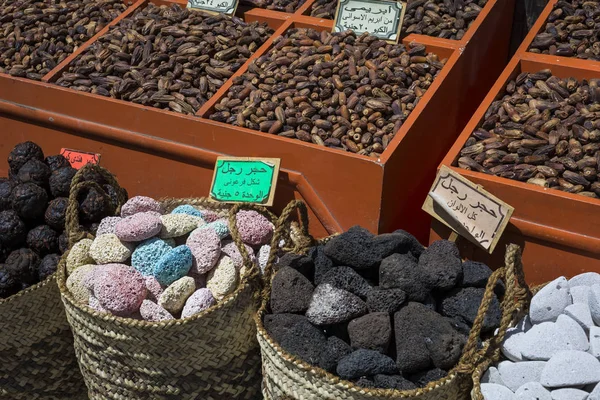 Bazar de especias tradicionales con hierbas y especias en Asuán, Egipto . —  Fotos de Stock