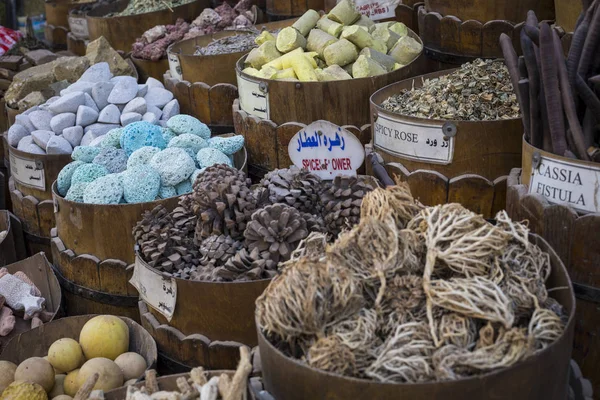 Hagyományos, fűszereket piac gyógynövények és fűszerek, Aswan, Egyiptom. — Stock Fotó