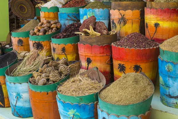 Traditional spices market with herbs and spices in Aswan, Egypt. — Stock Photo, Image