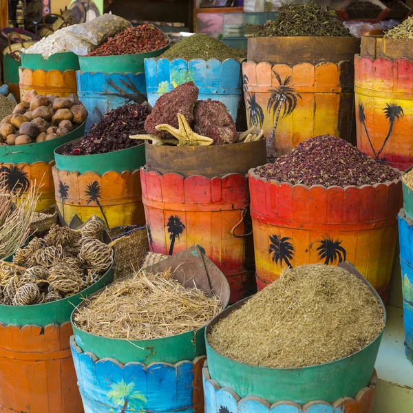 Traditional spices market with herbs and spices in Aswan, Egypt. — Stock Photo, Image