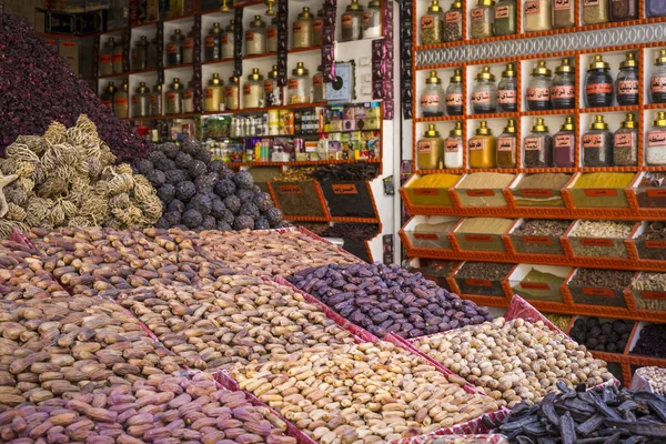 Traditional spices market with herbs and spices in Aswan, Egypt. — Stock Photo, Image