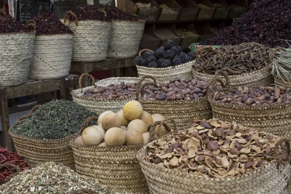 Traditionele kruiden markt met kruiden en specerijen in Aswan, Egypte. — Stockfoto