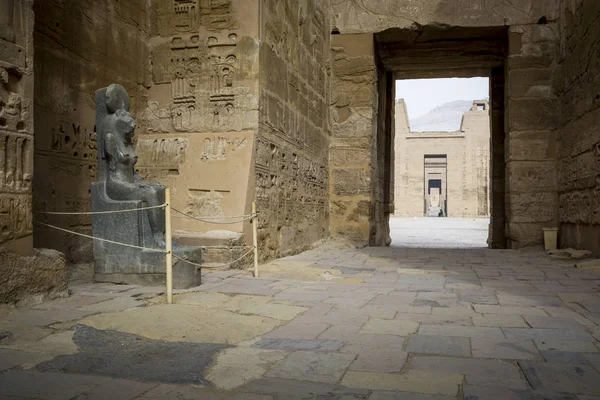 寺庙的 Medinethabu，它，致力于拉美西斯三世。-教科文组织世界 — 图库照片