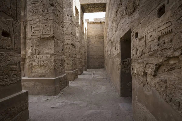 Ruines antiques du temple Karnak à Louxor. Égypte — Photo