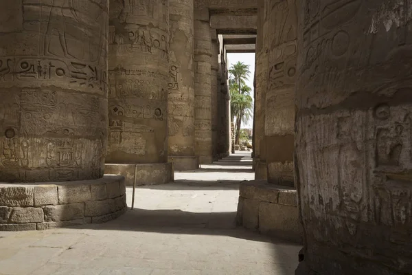 Ruínas antigas do templo Karnak em Luxor. Egipto — Fotografia de Stock