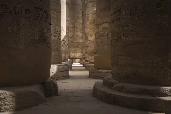 Antiche rovine del tempio di Karnak a Luxor. Egitto — Foto Stock