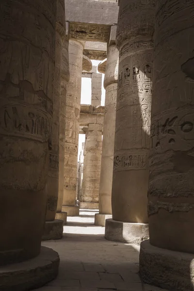 Antiguas ruinas del templo de Karnak en Luxor. Egipto —  Fotos de Stock