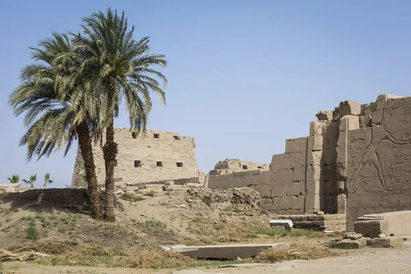 Antiguas ruinas del templo de Karnak en Luxor. Egipto —  Fotos de Stock