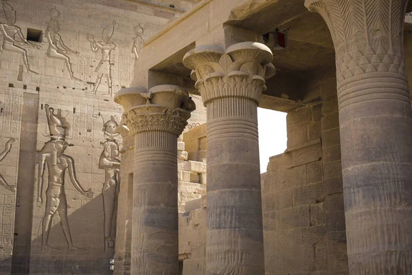 O templo Philae na ilha de Agilkia, no Lago Nasser, perto de Aswan, E — Fotografia de Stock