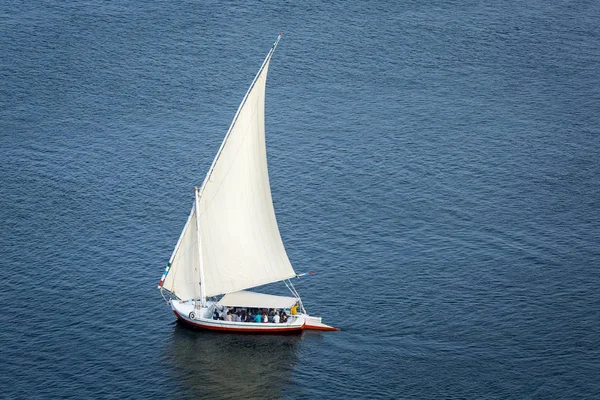 Feluccas sailing on the Nile near Aswan, Egypt — Stock Photo, Image