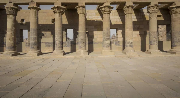 De Philae tempel op Agilkia eiland in Lake Nasser in de buurt van Aswan, E — Stockfoto