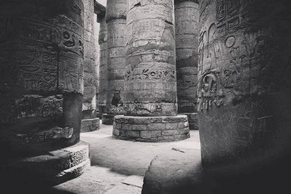 Antiguas ruinas del templo de Karnak en Luxor. Egipto — Foto de Stock