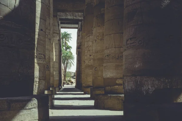 Reruntuhan kuno kuil Karnak di Luxor. Mesir — Stok Foto
