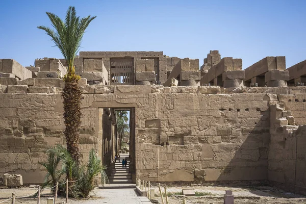 Antiguas ruinas del templo de Karnak en Luxor. Egipto —  Fotos de Stock