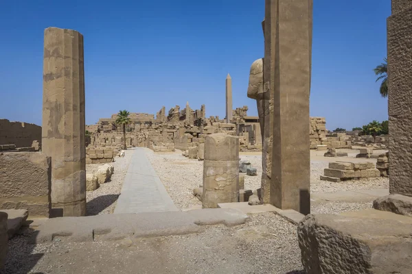 Starodávné ruiny chrámu Karnak v Luxoru. Egypt — Stock fotografie