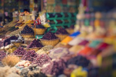Geleneksel baharat otlar ve baharatlar Aswan, Mısır'ın Bazaarı.