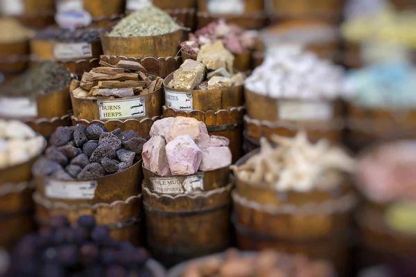 Traditionella kryddor bazaar med örter och kryddor i Aswan, Egypt. — Stockfoto