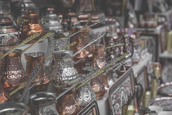 Kupferprodukt als Souvenir für Besucher und Touristen in der Altstadt — Stockfoto