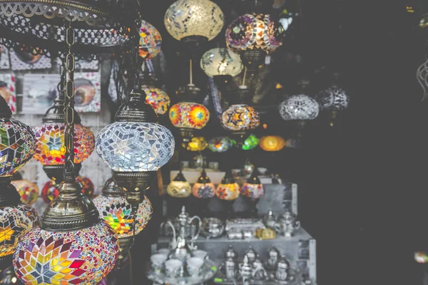 Barevné retro Arabské lampióny v Mostar, Bosně a Herzegovin — Stock fotografie