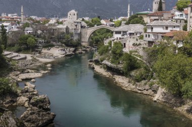 Eski Köprüsü Mostar Panoraması güzel yaz gün, 