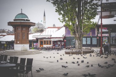 Bascarsija Meydanı eski şehir Saraje Sebilj ahşap çeşme ile