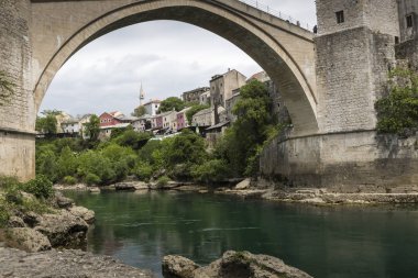 Eski Köprüsü Mostar Panoraması güzel yaz gün, 