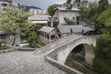 Eski Köprüsü Mostar Panoraması güzel yaz gün, 