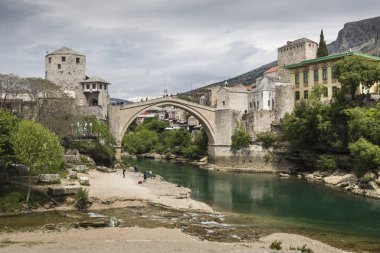 Eski Köprüsü Mostar Panoraması güzel yaz gün, 