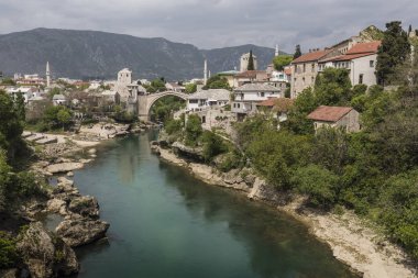 Eski Köprüsü Mostar Panoraması güzel yaz gün, 