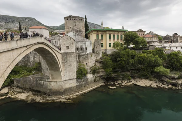 Πανόραμα από την παλιά γέφυρα του Μόσταρ, σε μια όμορφη καλοκαιρινή μέρα, — Φωτογραφία Αρχείου