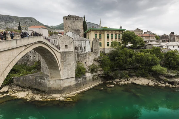 Πανόραμα από την παλιά γέφυρα του Μόσταρ, σε μια όμορφη καλοκαιρινή μέρα, — Φωτογραφία Αρχείου