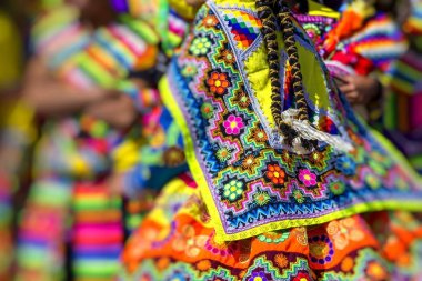 Cusco - Peru - 06 Haziran 2016: Peru dansçılar içinde geçit töreni