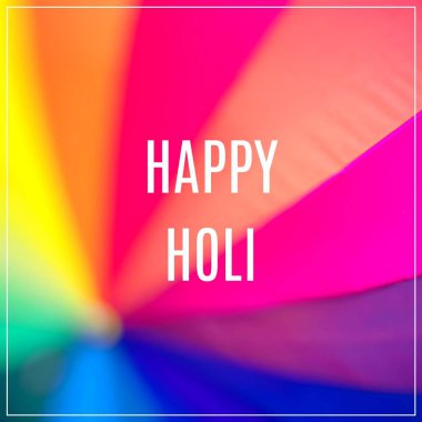 Mutlu Holi kelime. Gökkuşağı renkli şemsiye