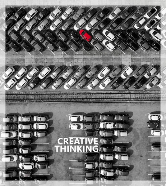 ボックスの外側と思います。上から赤の 1 つの多くの車. — ストック写真