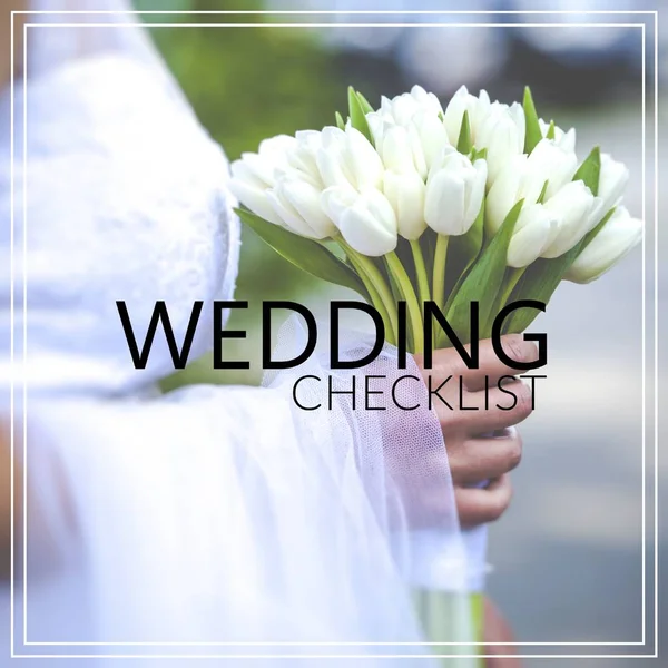 婚礼清单。在手中的 bri 的美丽婚礼花束 — 图库照片