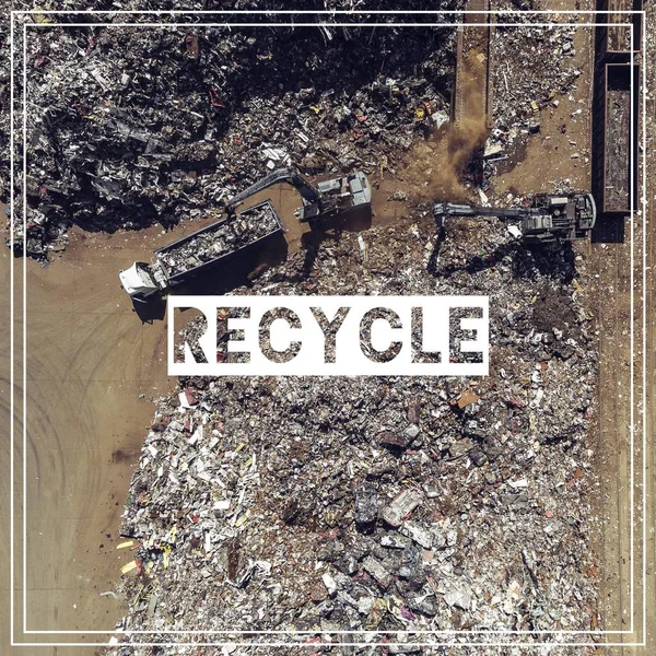 废物管理。回收利用。铁原料回收桩, — 图库照片