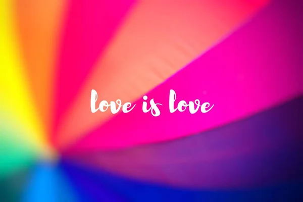 愛は、愛です。虹色の傘. — ストック写真