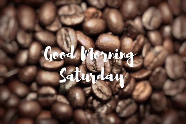 Goede morgen zaterdag. Close-up van koffiebonen achtergrond. — Stockfoto