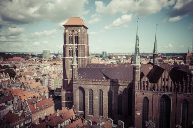 Cityscape saint Marys kilise ile eski şehir üzerinde havadan görünümü