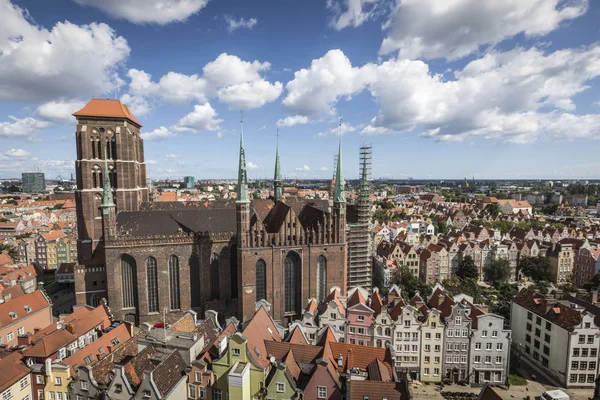 Paesaggio urbano vista aerea sul centro storico con chiesa di Santa Maria su — Foto Stock