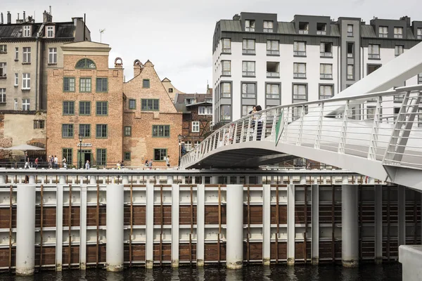 Gdansk, Polen - augusti 04,2017: stadsbilden på floden Motawa i historiska staden Gdansk, Polen. — Stockfoto