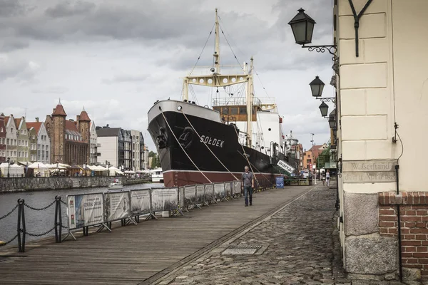 GDANSK, POLÓNIA - Agosto 04, 2017: SS Soldek ship on Motlawa rive — Fotografia de Stock