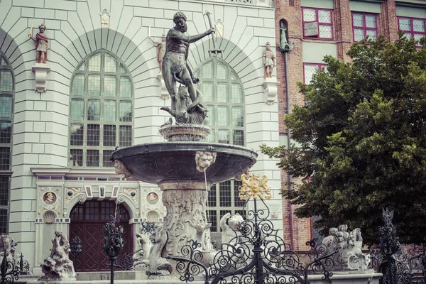 Neptunus fontän i gamla staden Gdansk, Polen — Stockfoto
