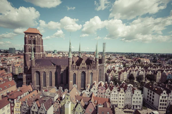 Gdaňsk, Polsko - 04 srpna 2017: Letecký pohled na panoráma města na o — Stock fotografie