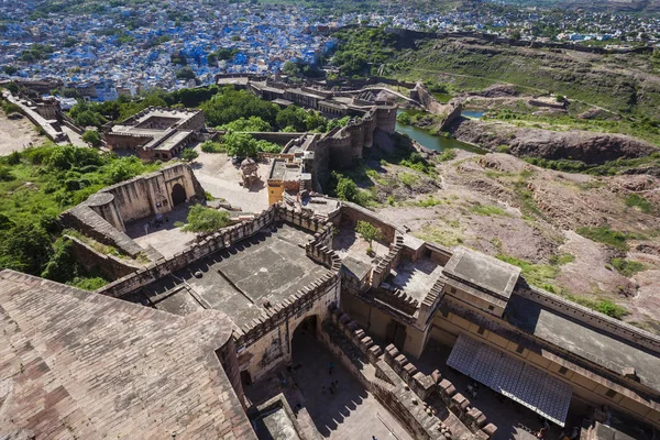 De blauwe stad van Jodhpur met het Mehrangarh-Fort. — Stockfoto