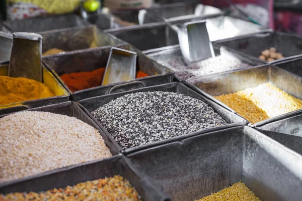 Traditional spices and dry fruits in local bazaar in India. — Stock Photo, Image