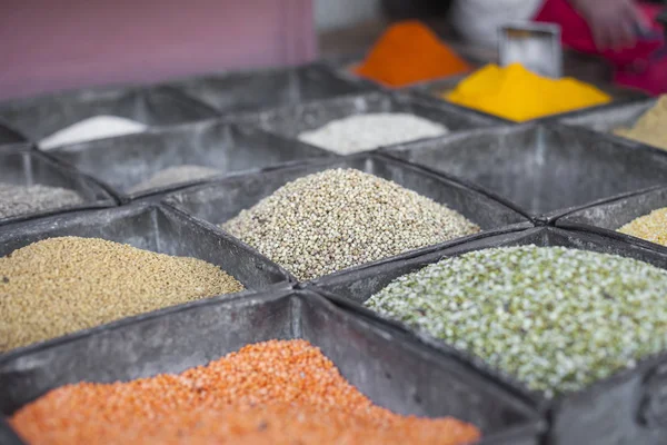 Traditional spices and dry fruits in local bazaar in India. — Stock Photo, Image