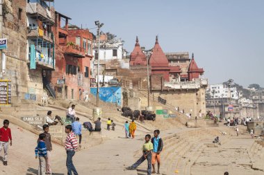 Varanasi, Hindistan - 25 Ocak 2017: Kutsal ghats o sabah görünümünü