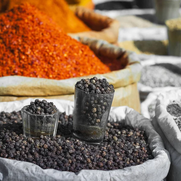 Inde épices au marché local à Delhi . — Photo