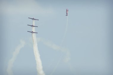 Radom, Polonya - 26 Ağustos 2017: akrobasi grubu oluşumu 